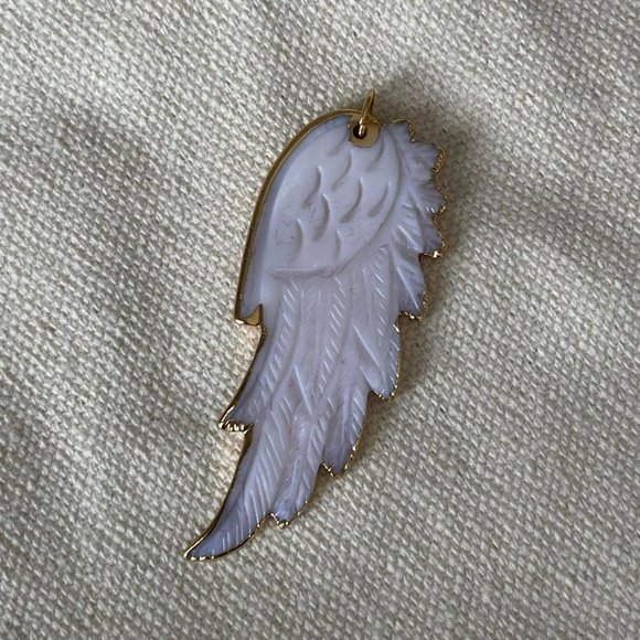 NWOT Natural shell feather angel wing pendant - Picture 5 of 6
